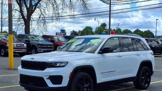 Preowned 2024 Jeep Grand Cherokee Laredo for Sale