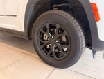 2025 Grand Cherokee Thumbnail 4