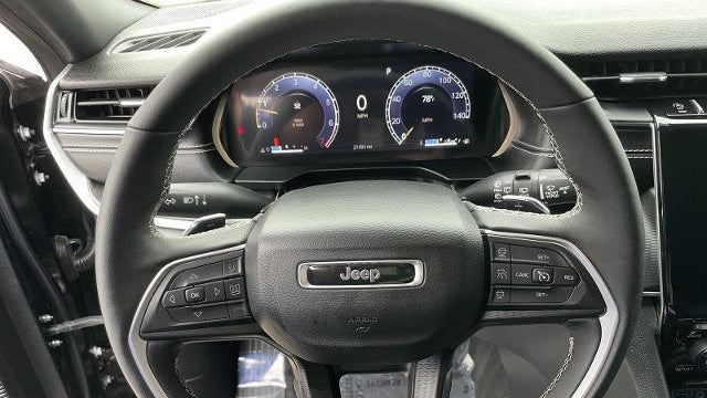 2025 Jeep Grand Cherokee Laredo