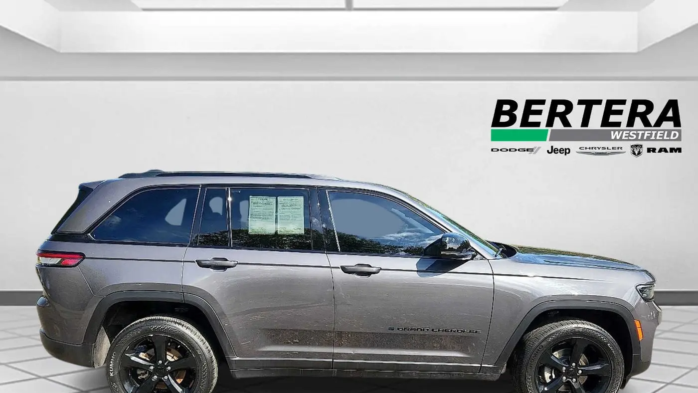 2022 Jeep Grand Cherokee Altitude