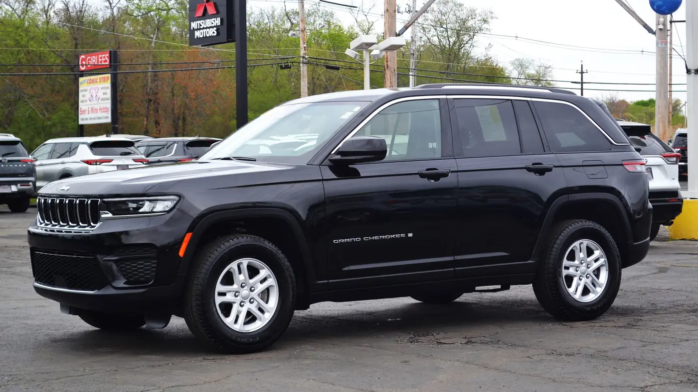 Preowned 2023 Jeep Grand Cherokee Laredo for Sale