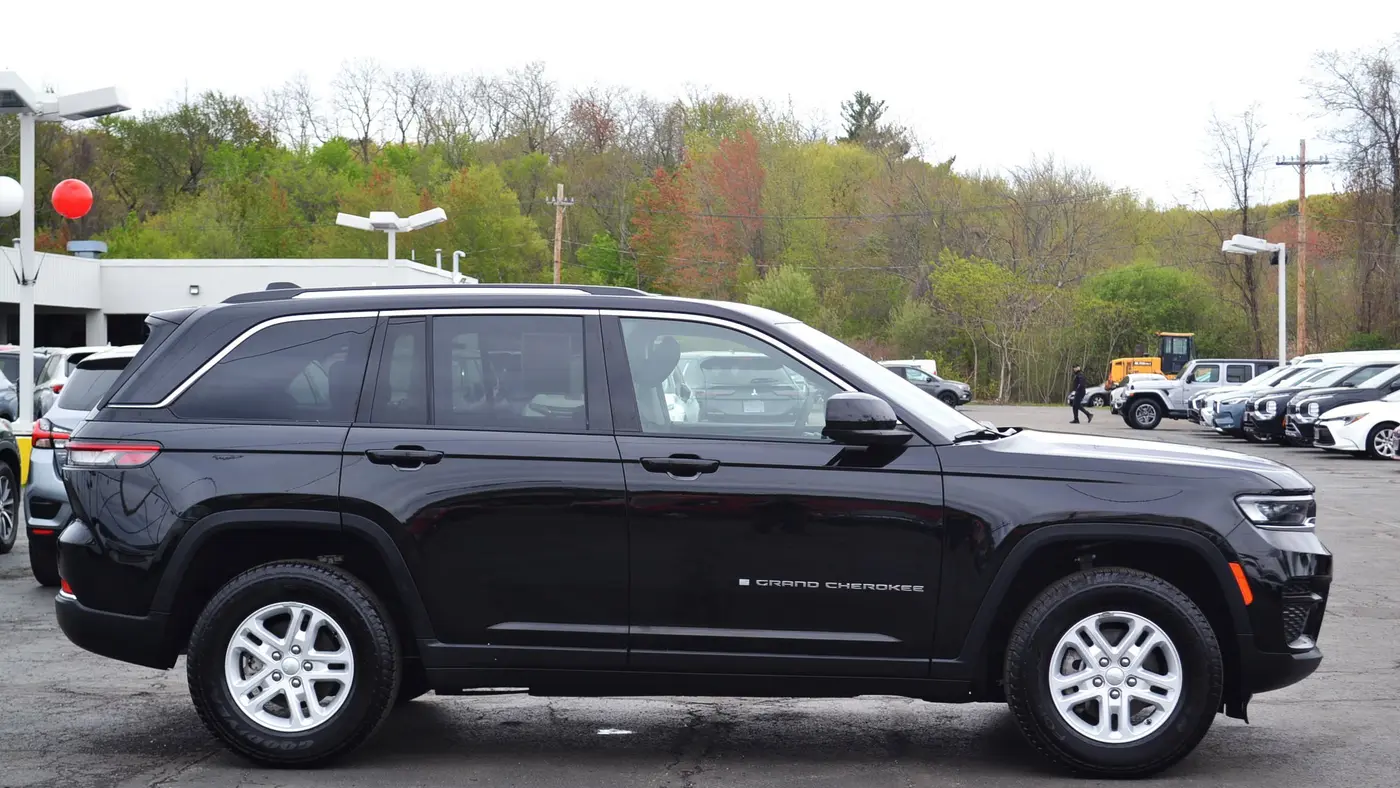 2023 Jeep Grand Cherokee Laredo