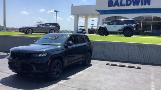 2024 Jeep Grand Cherokee Laredo
