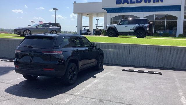 2024 Jeep Grand Cherokee Laredo