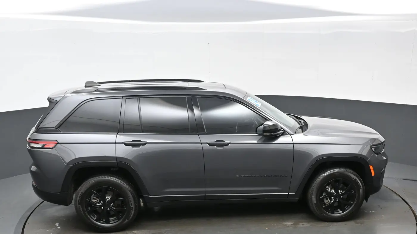 2024 Jeep Grand Cherokee Laredo