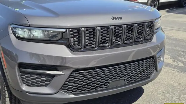 2024 Jeep Grand Cherokee Laredo