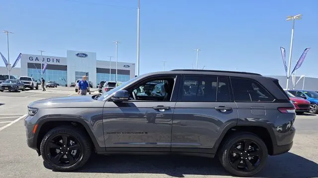 2024 Jeep Grand Cherokee Laredo