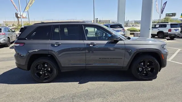 2024 Jeep Grand Cherokee Laredo