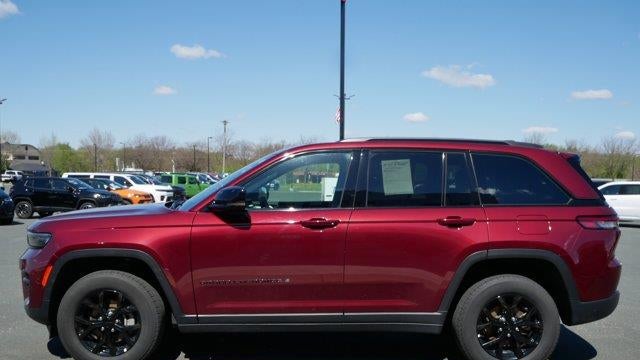 2025 Jeep Grand Cherokee Laredo
