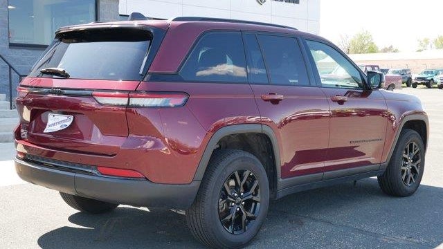 2025 Jeep Grand Cherokee Laredo