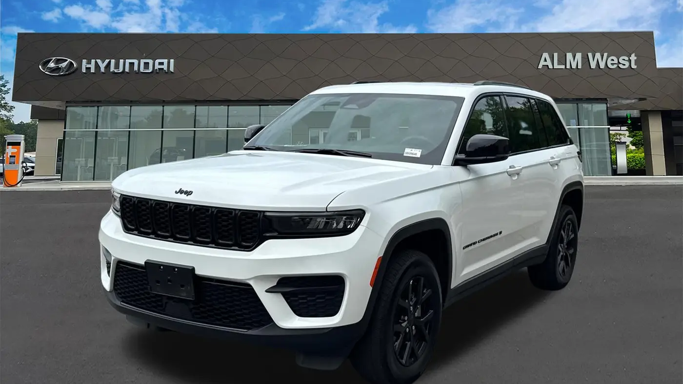 Preowned 2025 Jeep Grand Cherokee Altitude for Sale