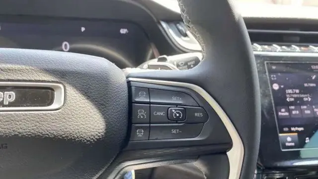 2023 Jeep Grand Cherokee Laredo X