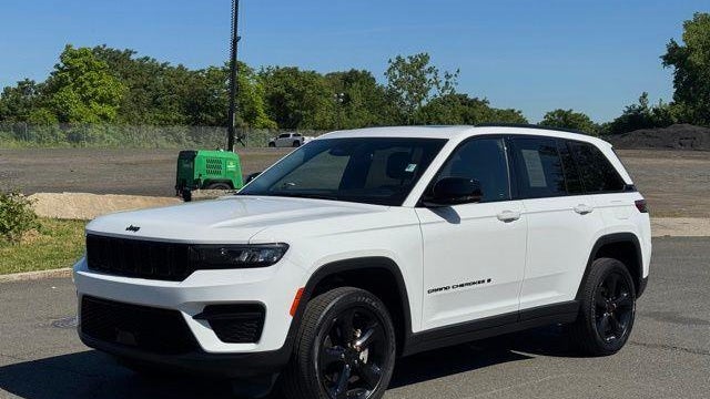 Preowned 2023 Jeep Grand Cherokee Laredo for Sale
