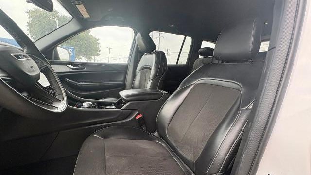 2023 Jeep Grand Cherokee Laredo X