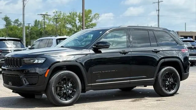 2025 Jeep Grand Cherokee Laredo
