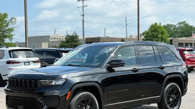 2025 Jeep Grand Cherokee Laredo