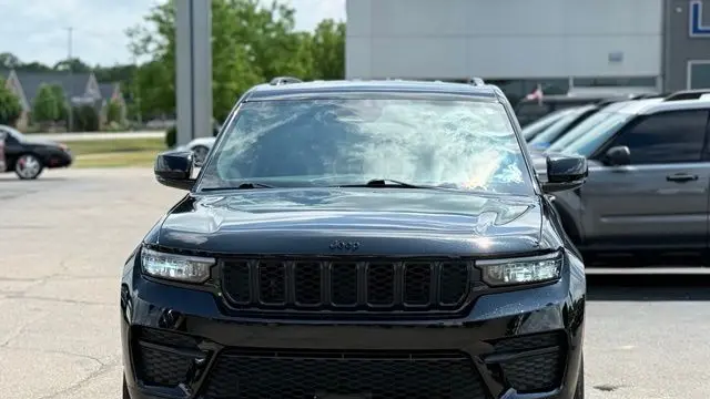 2025 Jeep Grand Cherokee Laredo