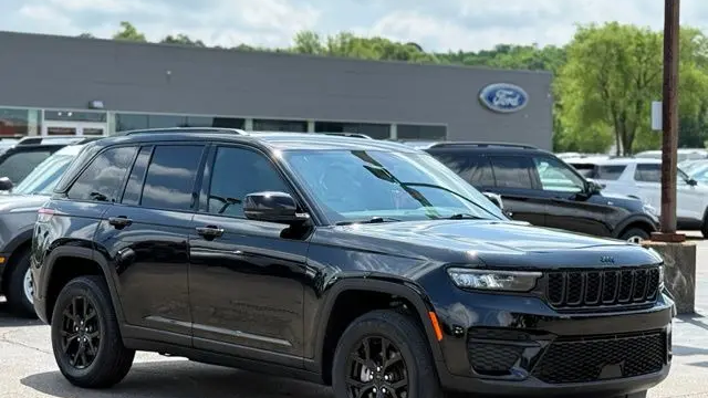 2025 Jeep Grand Cherokee Laredo