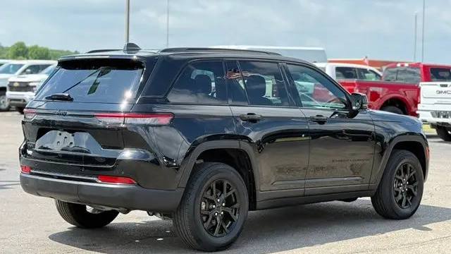 2025 Jeep Grand Cherokee Laredo