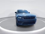2022 Grand Cherokee Thumbnail 3