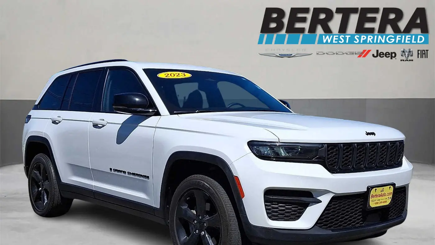 Preowned 2023 Jeep Grand Cherokee Altitude for Sale