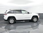 2023 Grand Cherokee Thumbnail 4