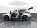2023 Grand Cherokee Thumbnail 32