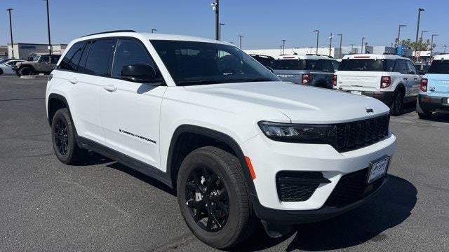2025 Jeep Grand Cherokee Laredo