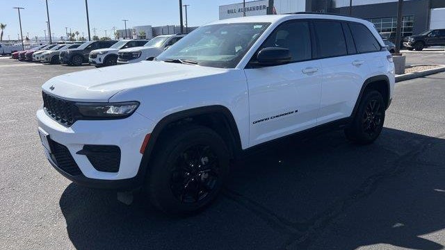 2025 Jeep Grand Cherokee Laredo