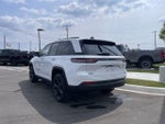 2023 Grand Cherokee Thumbnail 3