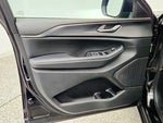 2023 Grand Cherokee Thumbnail 11