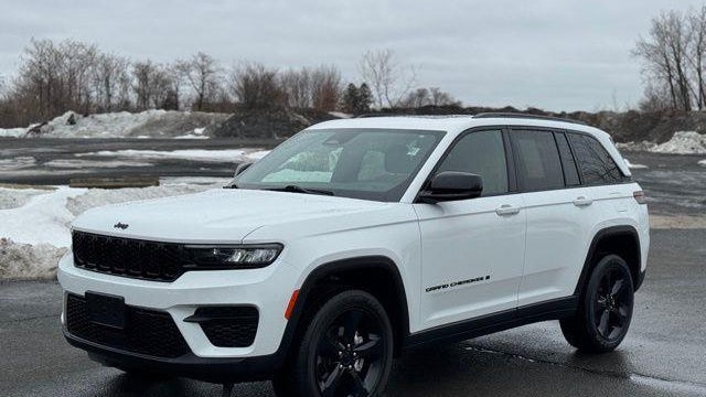 Preowned 2023 Jeep Grand Cherokee Altitude for Sale