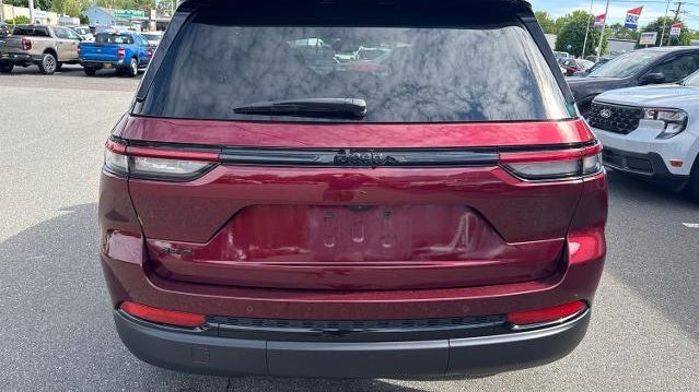 2024 Jeep Grand Cherokee Laredo