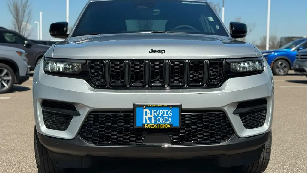 2025 Jeep Grand Cherokee Laredo