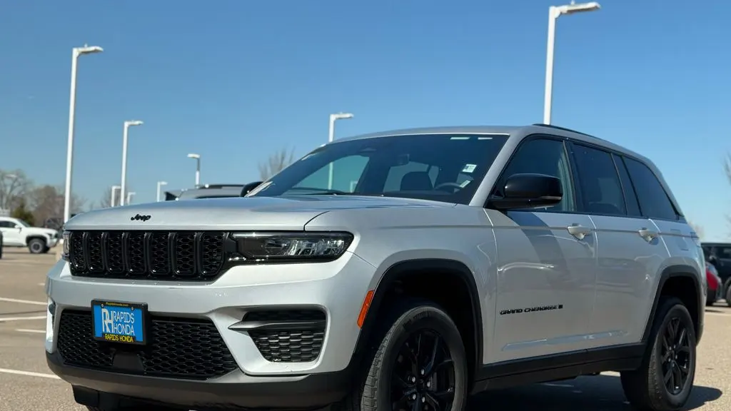 2025 Jeep Grand Cherokee Laredo