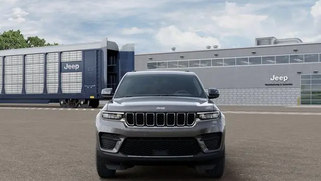 2026 Jeep Grand Cherokee Laredo