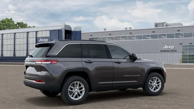 2026 Jeep Grand Cherokee Laredo