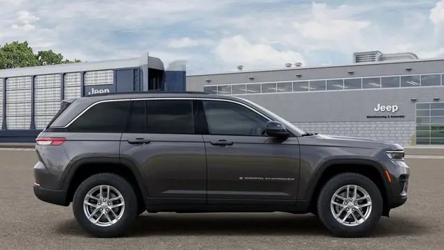 2026 Jeep Grand Cherokee Laredo
