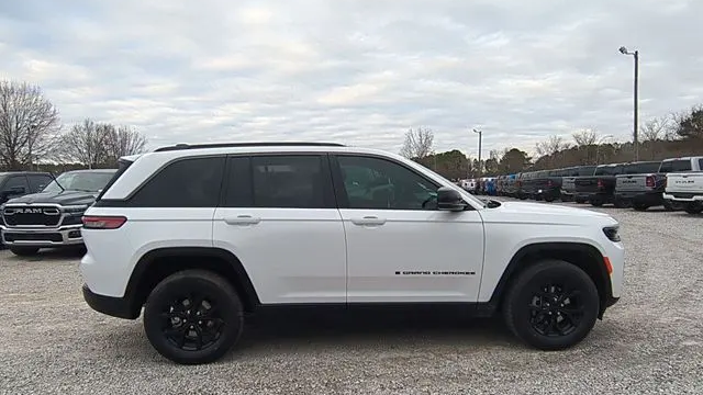 2026 Jeep Grand Cherokee Altitude