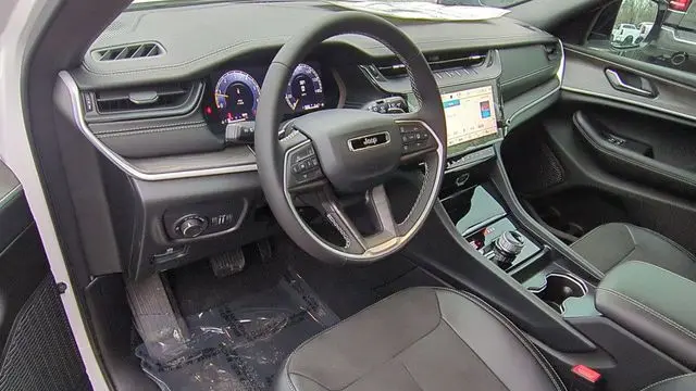 2026 Jeep Grand Cherokee Altitude