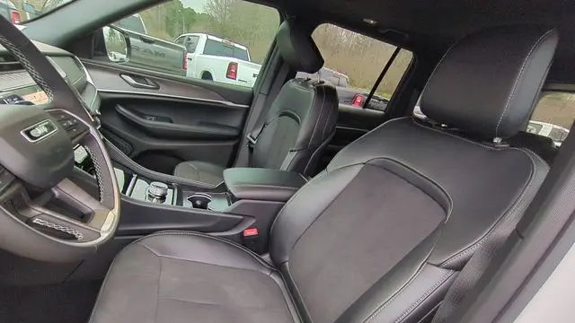 2026 Jeep Grand Cherokee Altitude