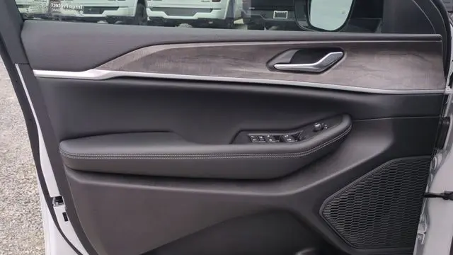 2026 Jeep Grand Cherokee Altitude