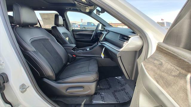 2026 Jeep Grand Cherokee Altitude