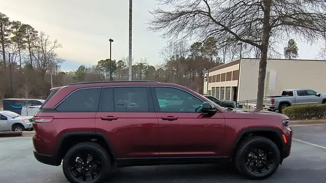 2026 Jeep Grand Cherokee Altitude