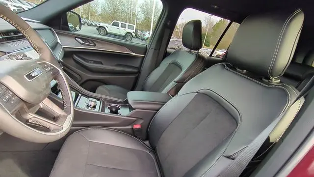 2026 Jeep Grand Cherokee Altitude