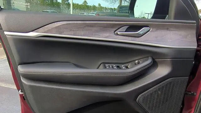 2026 Jeep Grand Cherokee Altitude