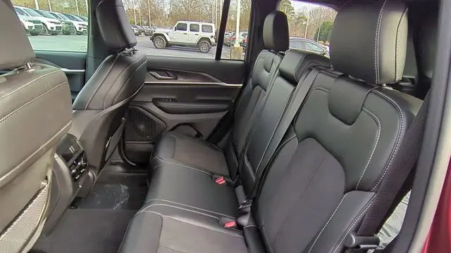 2026 Jeep Grand Cherokee Altitude