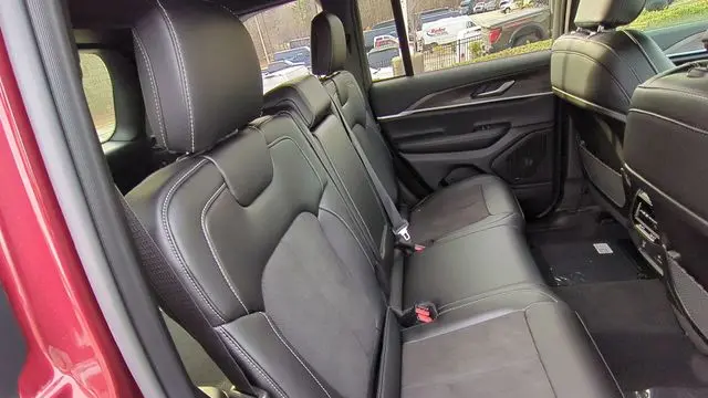 2026 Jeep Grand Cherokee Altitude