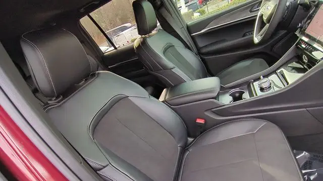 2026 Jeep Grand Cherokee Altitude