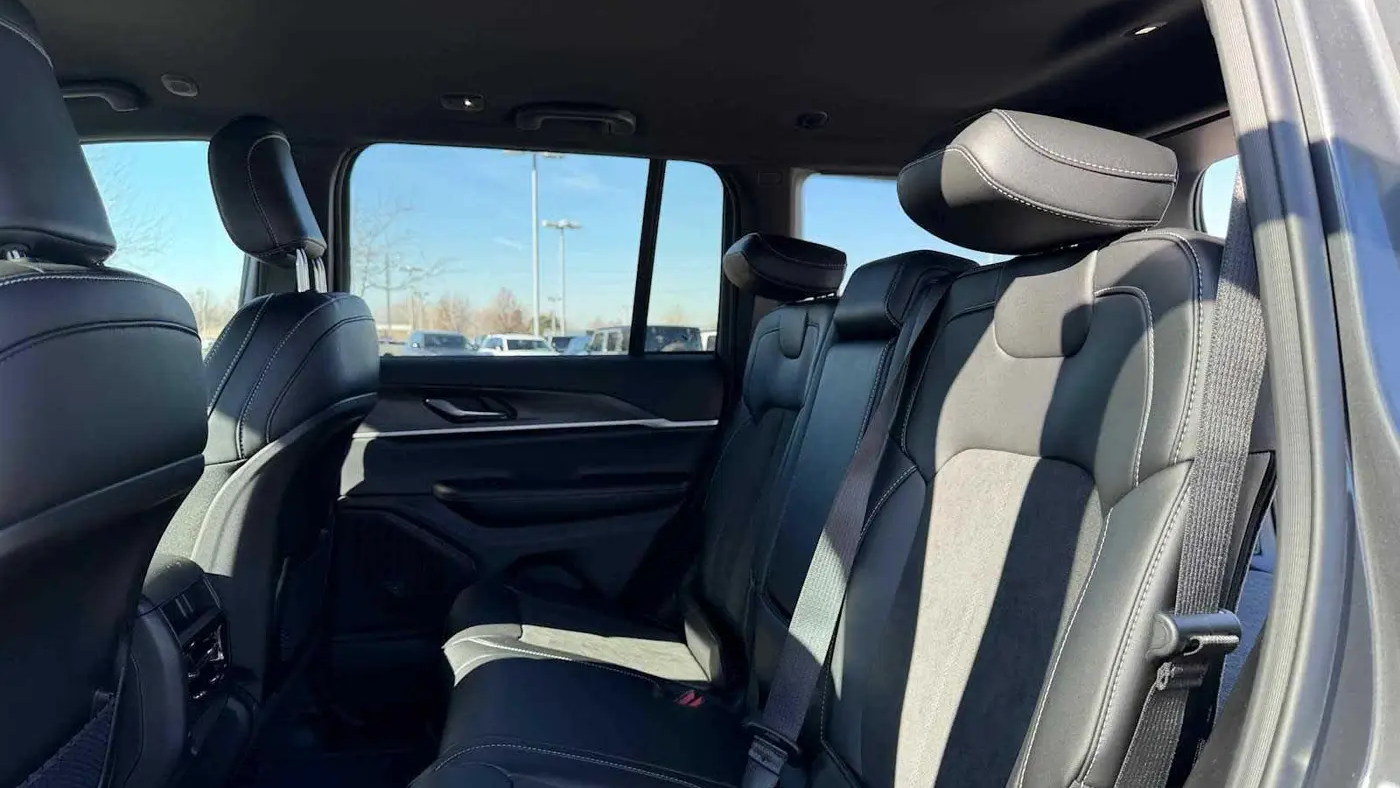 2026 Jeep Grand Cherokee Altitude